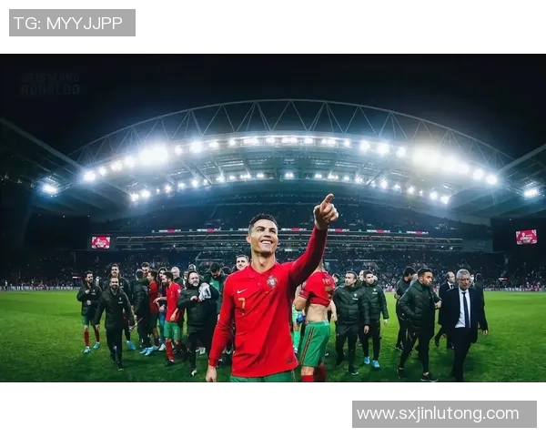 C罗足球明星入场视频精彩瞬间回顾与分析 C罗足球明星入场视频精彩瞬间回顾与分析