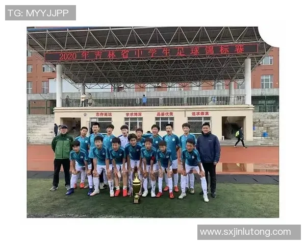 成都足球队心理素质深度对比分析与提升策略探讨 成都足球队心理素质深度对比分析与提升策略探讨